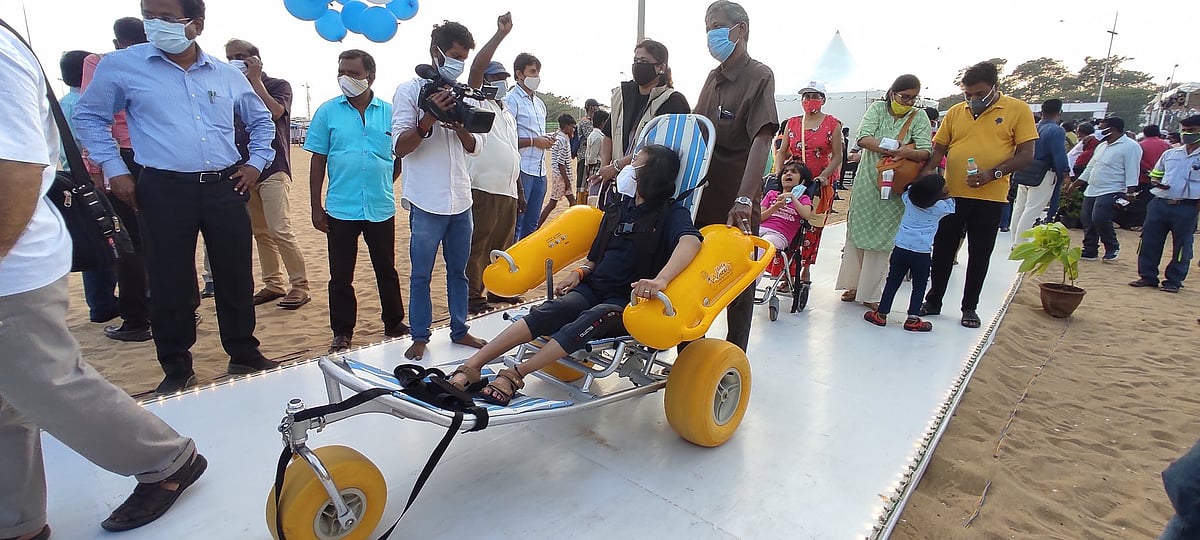 மெரினாவில் நிரந்தரமாக்கப்படுகிறதா மாற்றுத்திறனாளிகளுக்கான தனிப்பாதை? - ககன்தீப் சிங் பேடி முக்கிய தகவல்!