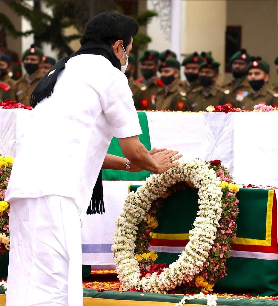 பிபின் ராவத் உள்ளிட்ட 13 பேரின் உடல்களுக்கு மலர்தூவி அஞ்சலி செலுத்திய முதலமைச்சர் மு.க.ஸ்டாலின்! #Album