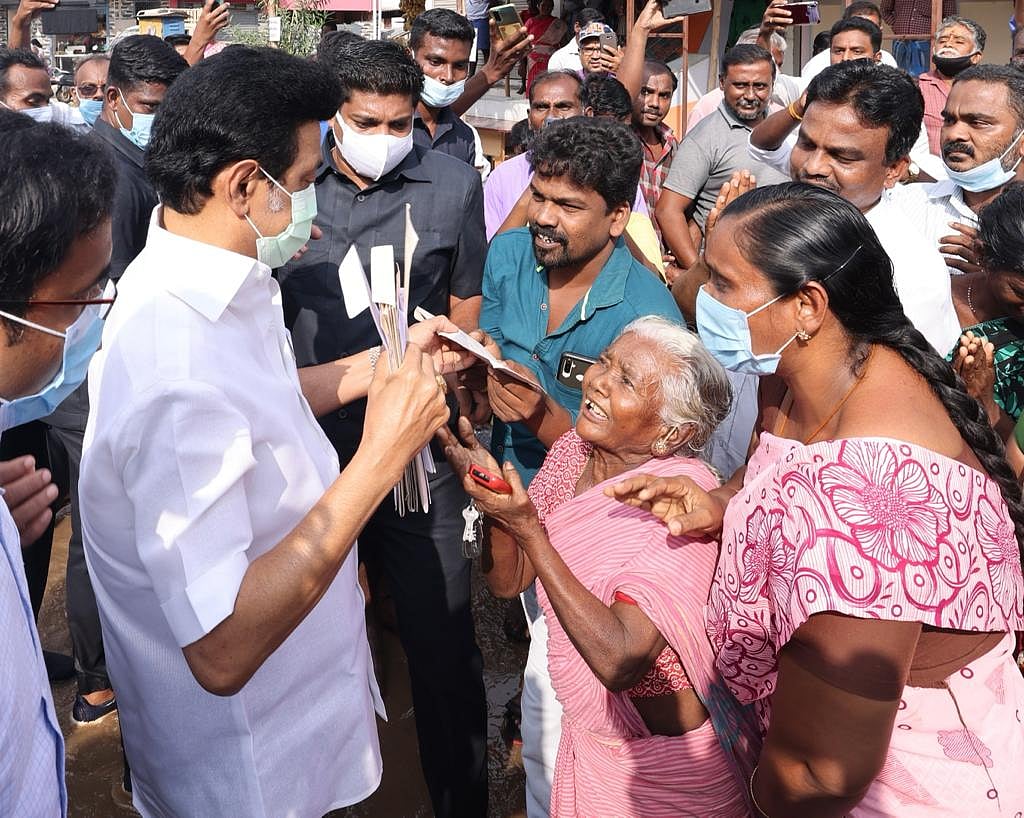 “உங்க ஆட்சி சூப்பரா இருக்கு” - முதலமைச்சரைக் கண்டு மகிழ்ந்த கல்லூரி மாணவிகள்! #Album