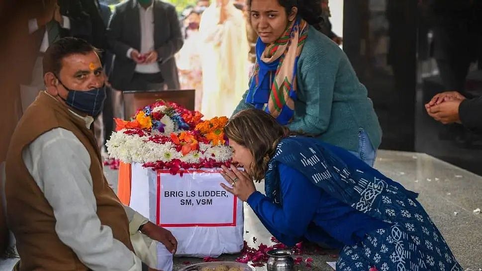 "தந்தையல்ல நல்ல நண்பர்": ஹெலிகாப்டர் விபத்தில் உயிரிழந்த ராணுவ வீரரின் மகள் உருக்கம்!