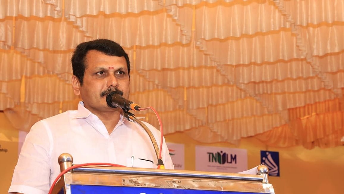 ‘குறை கூறுபவர்களுக்கு குஜராத் நிலைபற்றி தெரியுமா?’ - அவதூறு கும்பலுக்கு அமைச்சர் ‘பளார்’ பதிலடி !