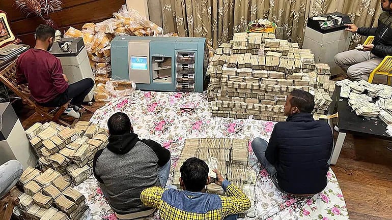 இந்தியாவில் முதல்முறை: 36 மணிநேரம்; 5 பணம் எண்ணும் மெஷின் - UP சென்ட் வியாபாரியால் ஆடிப்போன IT அதிகாரிகள்