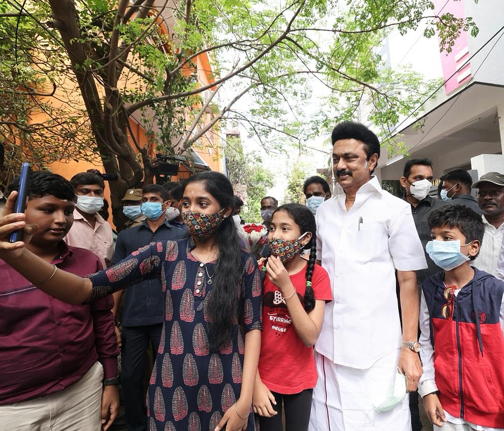 ”அயராது பம்பரமாய் சுழலும் முதலமைச்சர் மு.க.ஸ்டாலின்” - மழை பாதிப்புகள் குறித்து கொளத்தூரில் நேரில் ஆய்வு!