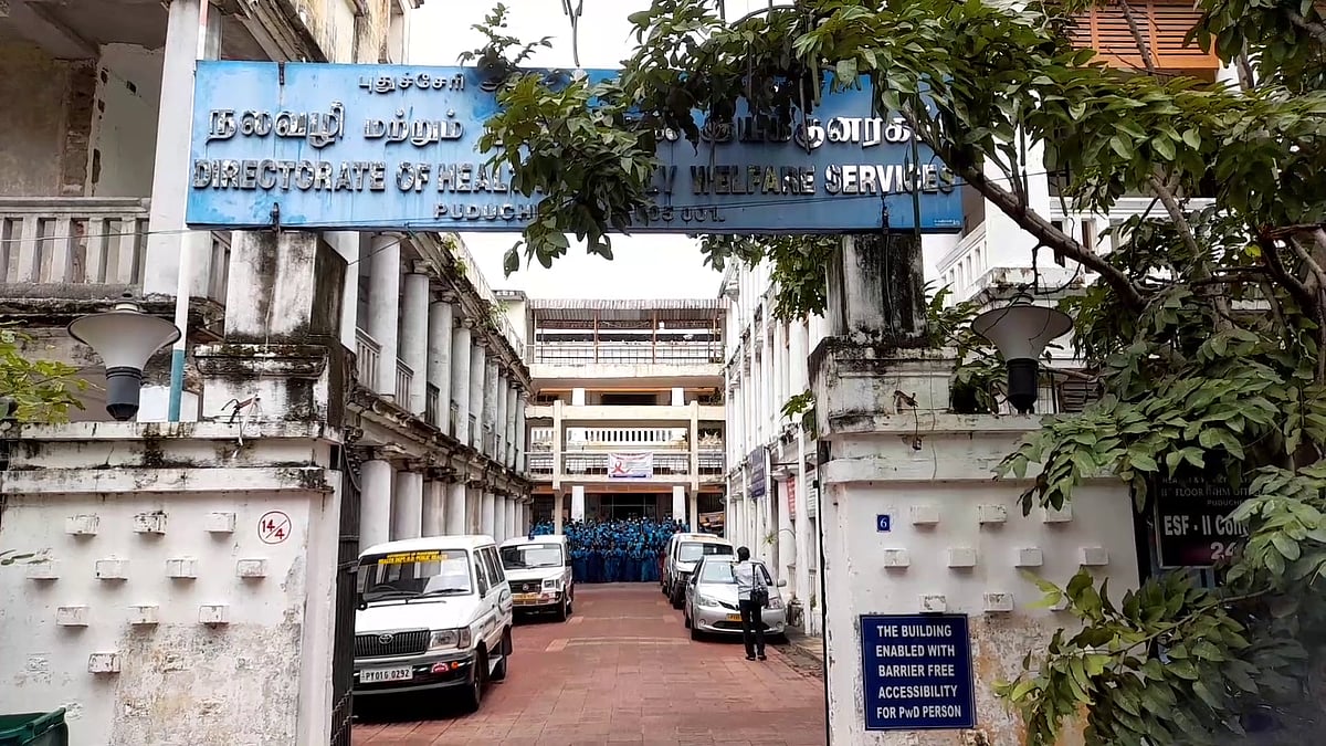 தடுப்பூசி போட வந்தவர்களை திட்டிய கிராமத்தினர்; விசாரிக்காது ஆஷா பணியாளர்களை அழைத்துச் சென்ற புதுவை போலிஸ்