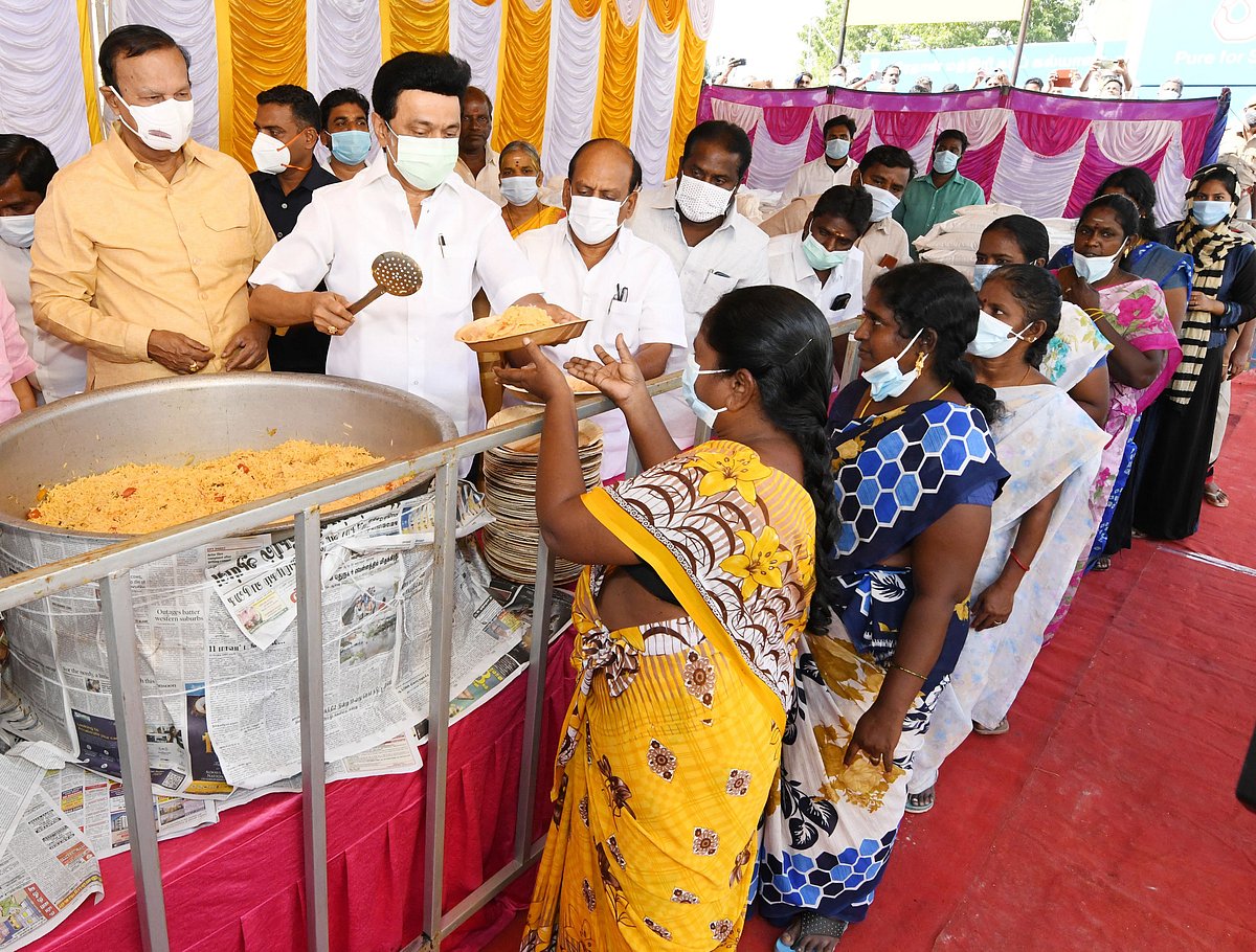 விடாமல் ஆய்வில் ஈடுபடும் முதலமைச்சர்... துரிதமாக சீர்செய்யப்பட்டு வரும் வெள்ள பாதிப்புகள்!