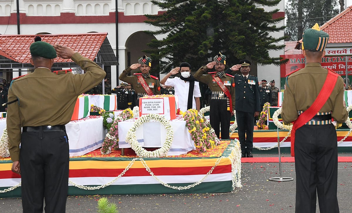 பிபின் ராவத் உள்ளிட்ட 13 பேரின் உடல்களுக்கு மலர்தூவி அஞ்சலி செலுத்திய முதலமைச்சர் மு.க.ஸ்டாலின்! #Album