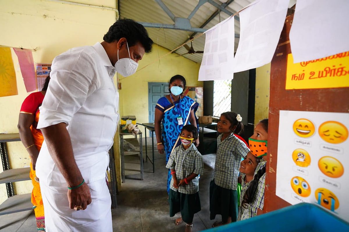 முன்னறிவிப்பின்றி பள்ளிகளுக்கு விசிட் அடிக்கும் அமைச்சர் அன்பில்; திகைத்துப் போன மாணவர்கள்! (Album)