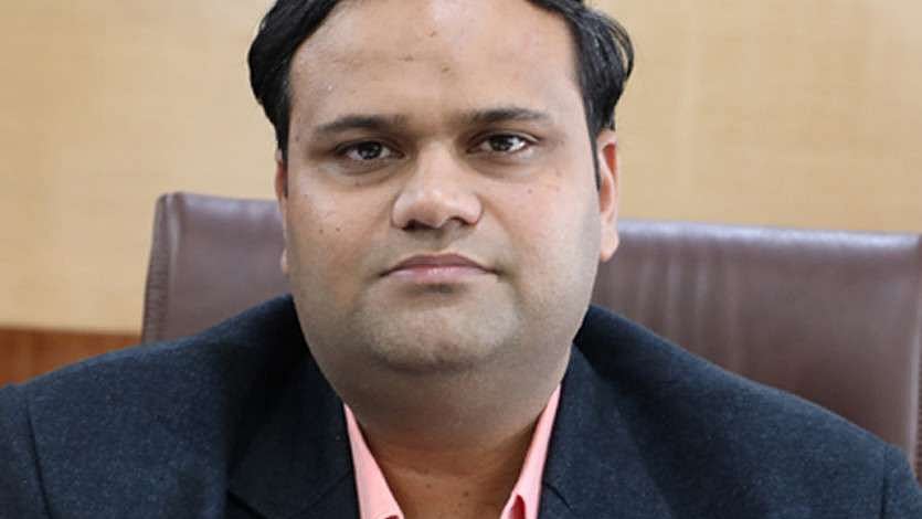 மக்களின் புகார்கள் மீது நடவடிக்கை எடுக்கவில்லை.. தனது சம்பளத்தை நிறுத்திவைக்க உத்தரவிட்ட மாவட்ட ஆட்சியர்!