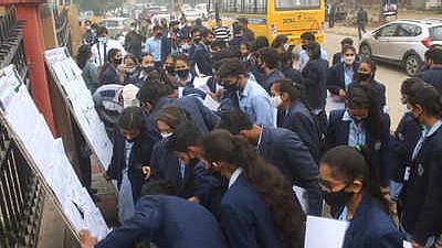 பலத்த எதிர்ப்பு.. பிற்போக்குத்தனமான கேள்வியை நீக்கிய CBSE : பின்னணி என்ன?