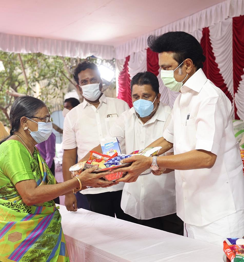 ”அயராது பம்பரமாய் சுழலும் முதலமைச்சர் மு.க.ஸ்டாலின்” - மழை பாதிப்புகள் குறித்து கொளத்தூரில் நேரில் ஆய்வு!
