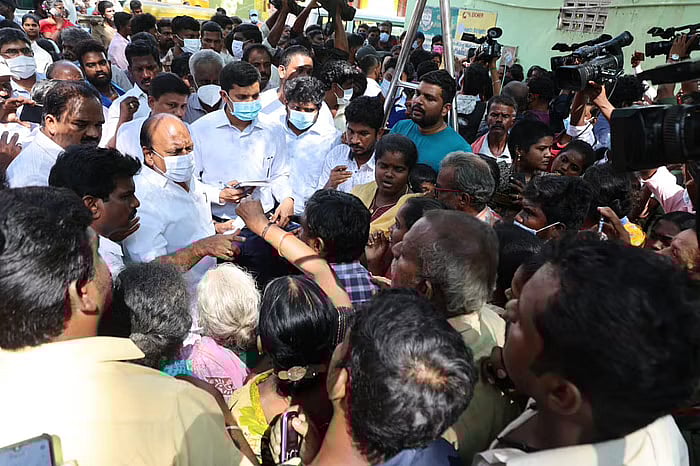 இடிந்து விழுந்த குடியிருப்பு : தலா ₹.1 லட்சம் நிவாரணம்.. மாற்று குடியிருப்பு - முதலமைச்சர் அறிவிப்பு!