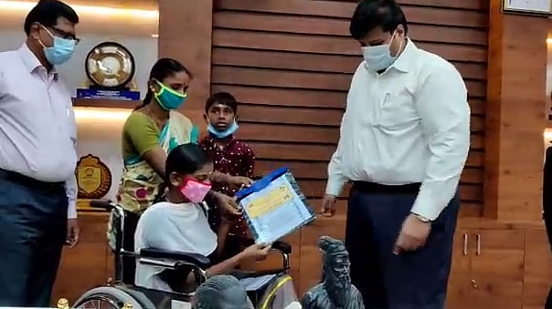 "ஒரு உதவிதான் கேட்டேன்.. வீடும் கொடுத்து படிக்கவும் வைக்கிறீங்க”: முதலமைச்சருக்கு கண்ணீர் மல்க நன்றி!