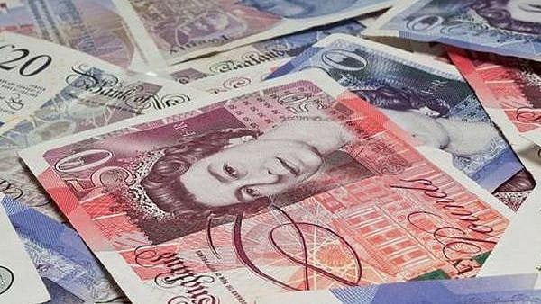 ‘அத செலவு செஞ்சுட்டேன்’ - இங்கிலாந்தில் ஒரு ஏட்டு ஏகாம்பரம் - சுங்கத்துறையினருக்கு ஷாக் கொடுத்த பெண்!