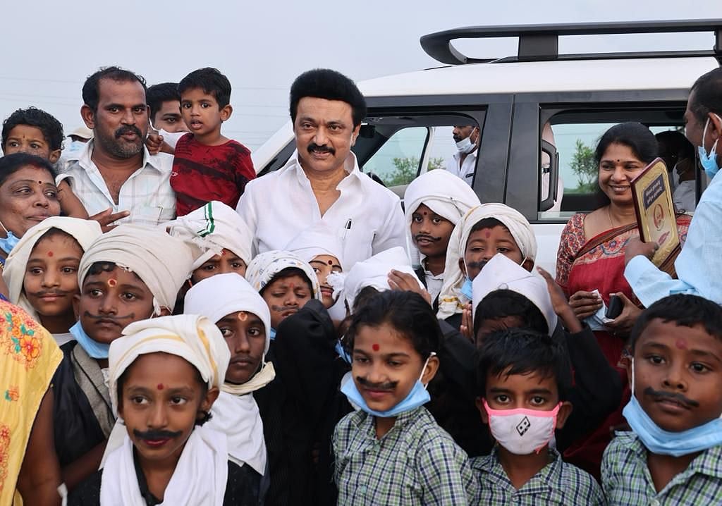 “உங்க ஆட்சி சூப்பரா இருக்கு” - முதலமைச்சரைக் கண்டு மகிழ்ந்த கல்லூரி மாணவிகள்! #Album