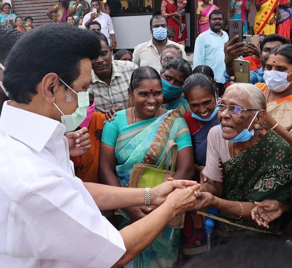 “உங்க ஆட்சி சூப்பரா இருக்கு” - முதலமைச்சரைக் கண்டு மகிழ்ந்த கல்லூரி மாணவிகள்! #Album