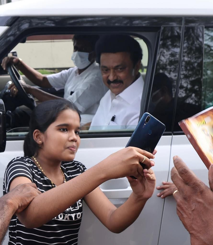 “உங்க ஆட்சி சூப்பரா இருக்கு” - முதலமைச்சரைக் கண்டு மகிழ்ந்த கல்லூரி மாணவிகள்! #Album