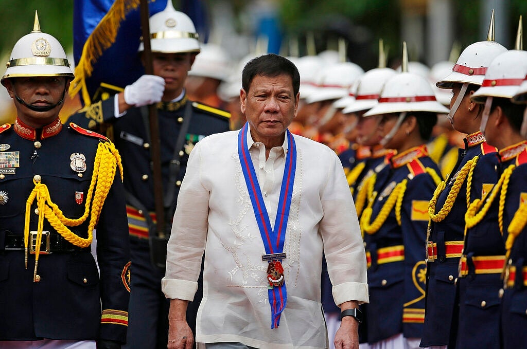 தடுப்பூசி செலுத்தாதவர்கள்  வெளியே வந்தால் உடனே கைது.. அதிரடி உத்தரவிட்ட அதிபர் - எந்த நாடு தெரியுமா? 