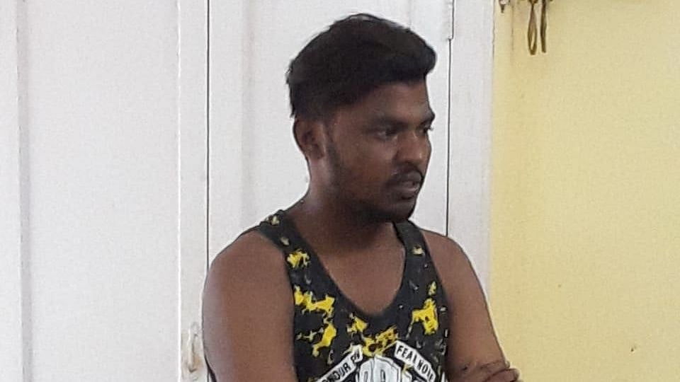 பாத்ரூமில் ரகசிய கேமிரா; திமுக மகளிரணி நிர்வாகியின் அதிரடி ஆக்‌ஷனால் சிக்கிய ஓட்டல் ஊழியர்!