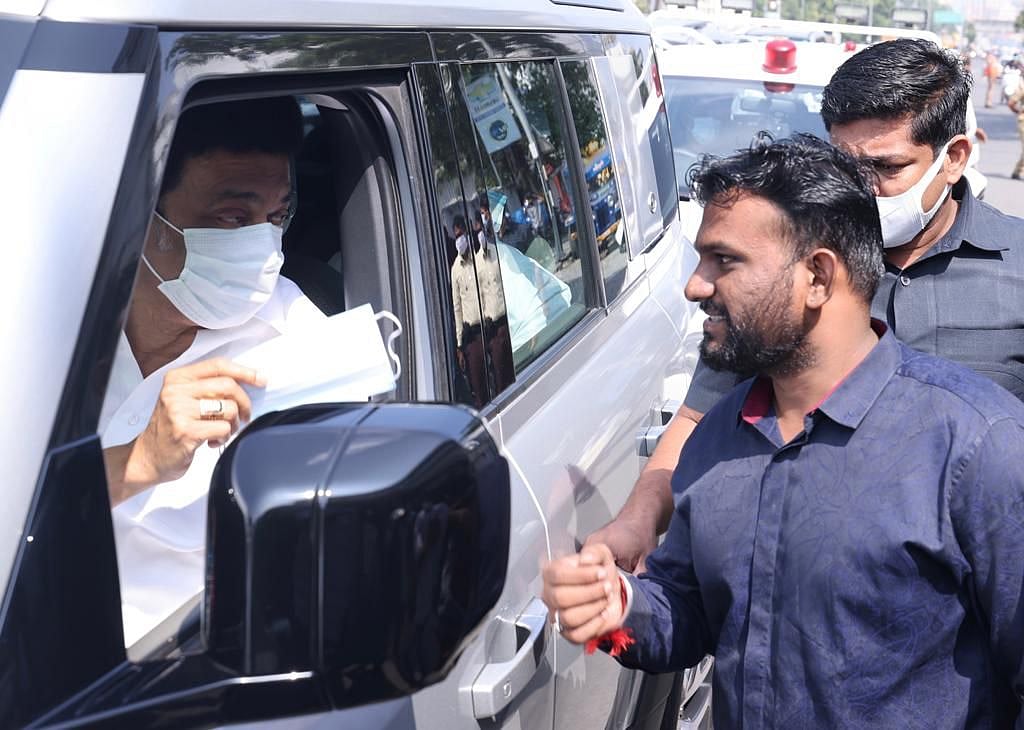 “மாஸ்க் போடாம வெளில வரக்கூடாது” : சாலையில் இறங்கி  பொதுமக்களுக்கு விழிப்புணர்வு ஏற்படுத்திய முதலமைச்சர்!
