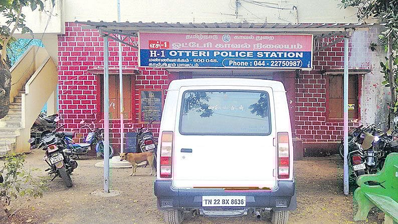 மகளிடம் அத்துமீறிய தந்தை..  சுத்தியால் அடித்துக் கொன்ற மனைவி: விசாரணையில் அதிர்ச்சி தகவல்!