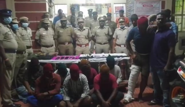 அணிந்திருந்த நகைகளை பலவந்தமாக பறித்த ஹைவே கொள்ளையர்கள்; தீரன் பட பாணியில் திகில் சம்பவம்!