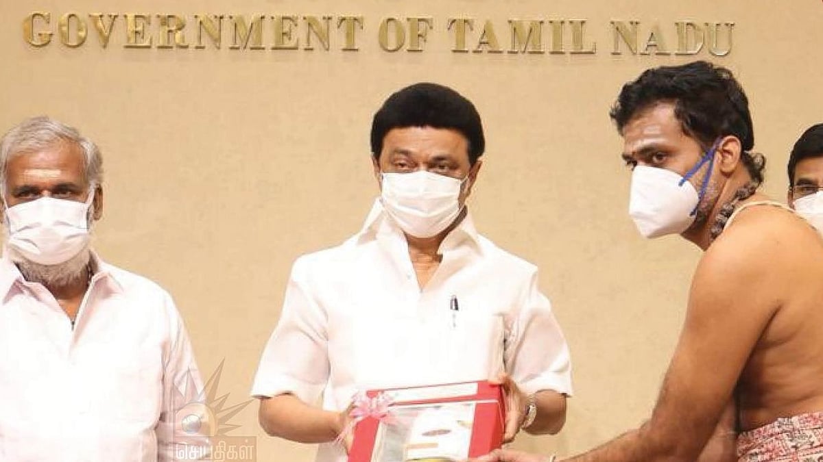 “திருக்கோயில் பணியாளர்களுக்கு பொங்கல் கருணைக்கொடை ரூ.2,000 ஆக உயர்வு” : முதலமைச்சர் மு.க.ஸ்டாலின் அதிரடி!