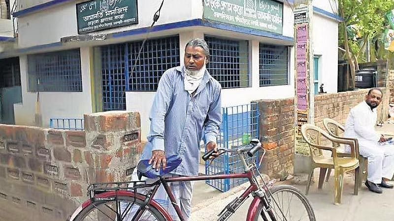 சொந்த நிலத்தில் உள்ள மசூதியை 54 ஆண்டுகளாக பராமரிக்கும் இந்து குடும்பம்.. நெகிழ வைக்கும் மத நல்லிணக்கம் !