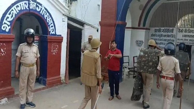 மகளுக்கு பாலியல் வன்கொடுமை.. குற்றவாளியை நீதிமன்றத்திலேயே சுட்டுக்கொலை செய்த தந்தை!