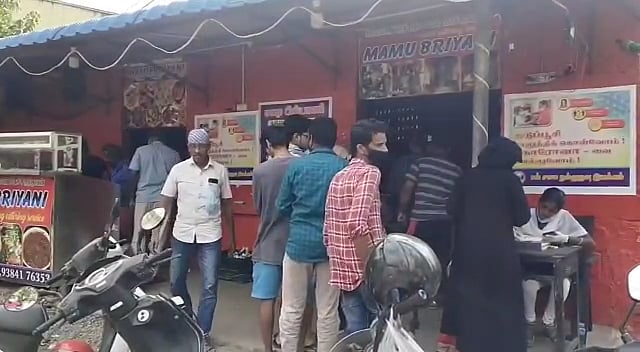 “தடுப்பூசி செலுத்தியவர்களுக்கு 50% ஆஃபர்” : நூதன விழிப்புணர்வு பிரச்சாரத்தில் அசத்தும் கோவை பிரியாணி கடை!