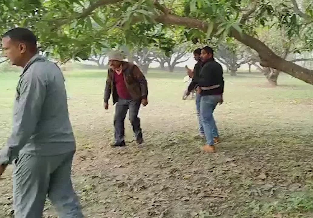 கிரிக்கெட் விளையாடிய சிறுவர்களை துப்பாக்கியால் சுட்டு விரட்டிய பாஜக அமைச்சர் மகன்: பீகாரில் பரபரப்பு!