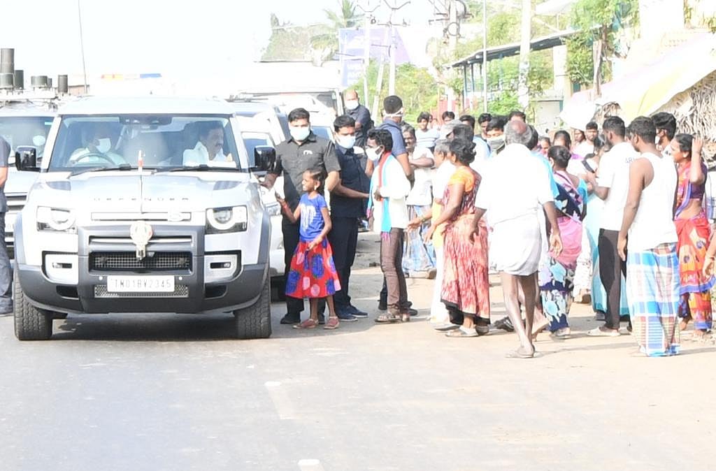 ”அய்யன் திருவள்ளுவர் நாள் இன்று” : சென்னையில் வள்ளுவர் சிலைக்கு முதலமைச்சர் மரியாதை! (புகைப்படங்கள்)