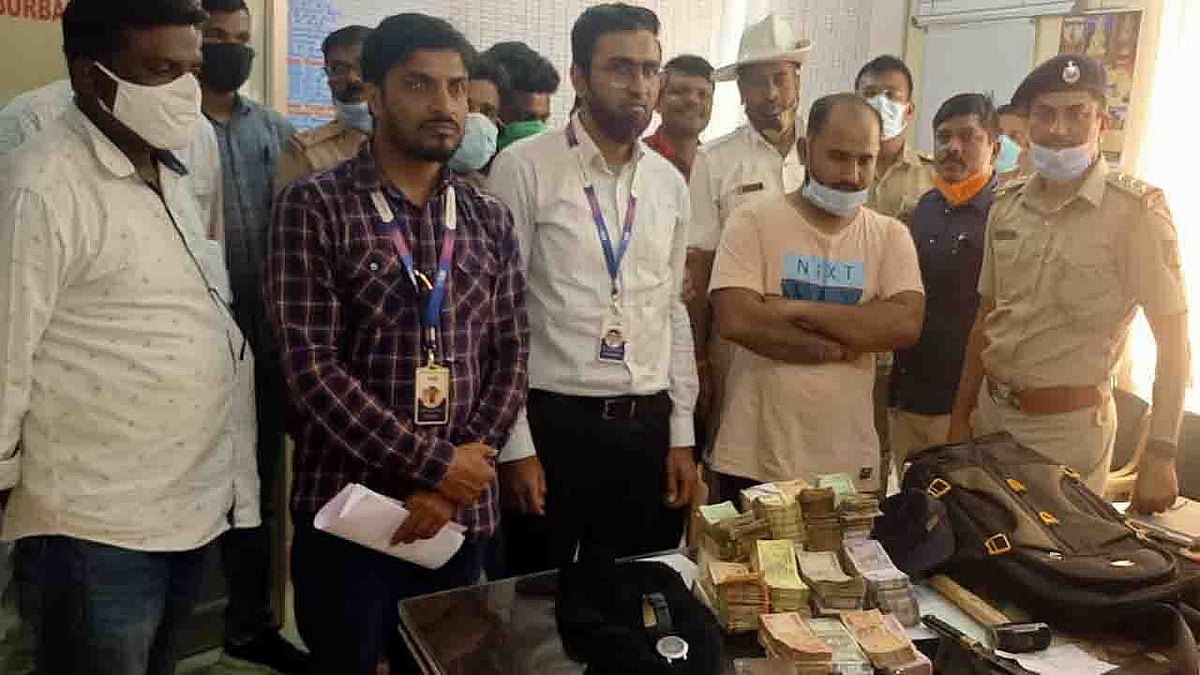 ”கல்யாணத்த கிராண்டா நடத்தனும்” - வங்கி கொள்ளையனின் பதிலால் அதிர்ந்து போன போலிஸ்; கர்நாடகாவில் பகீர்!