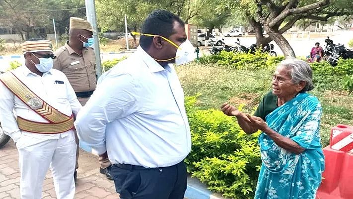 'வீட்டை விட்டு துரத்திட்டாங்க..' - ஆட்சியரிடம் கோரிக்கை வைத்த மூதாட்டி : அதிரடி உத்தரவிட்ட ஆட்சியர்!
