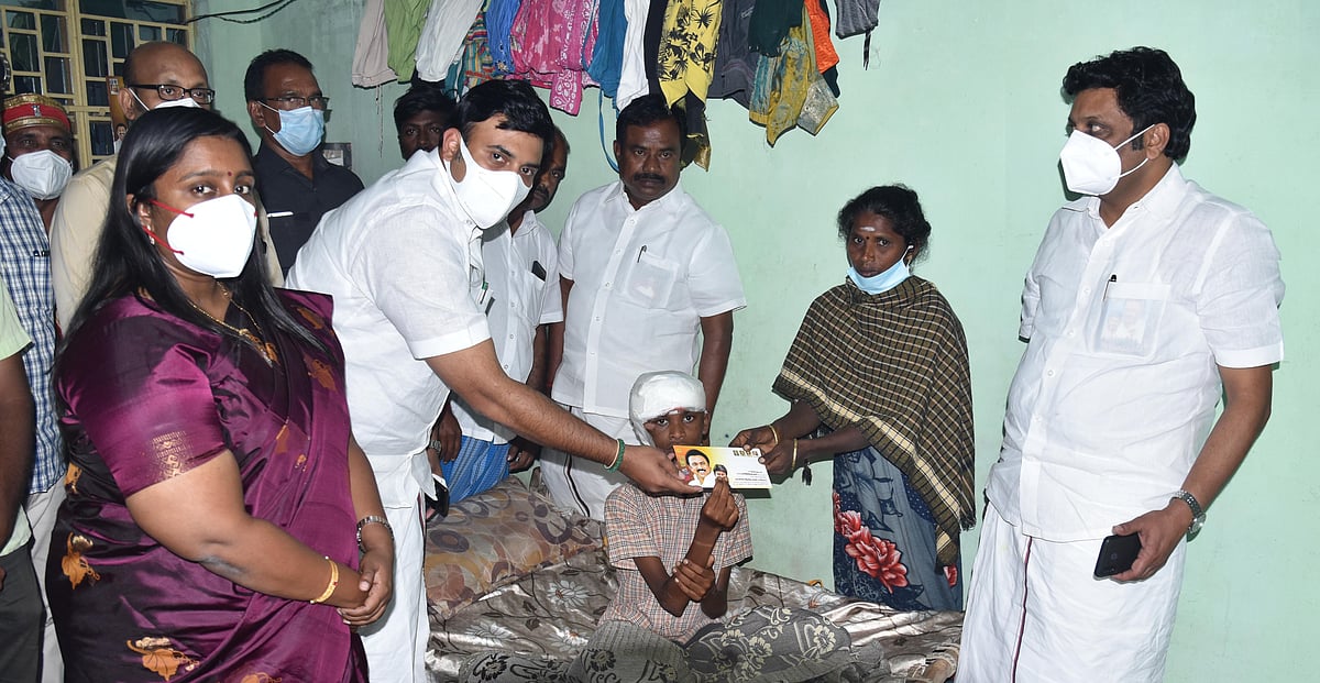 “தம்பி.. ஸ்டாலின் பேசுறேன்..” : இன்னுயிர் காப்போம் திட்டத்தால் காப்பாற்றப்பட்ட சிறுவனுடன் பேசிய முதல்வர்!