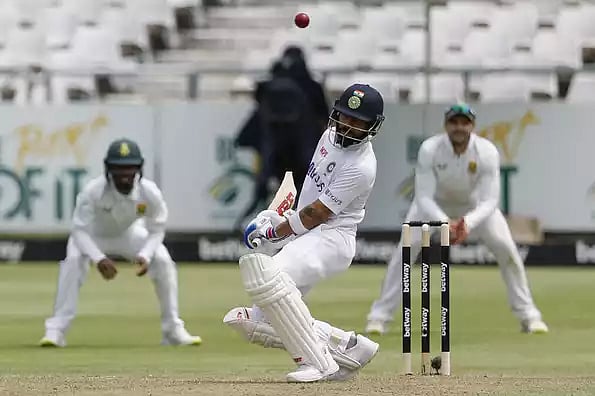 டாப் ஆர்டர் காலி.. காத்திருந்து வெடித்த கோலி அரைசதம் அடித்து அசத்தல் - 2 ஆண்டு காத்திருப்பு நிறைவடையுமா?