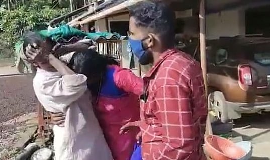 காணாமல் போன மகள்.. 22 ஆண்டுகள் கழித்துச் சந்தித்த தாய் : நெகிழ்ச்சி சம்பவத்தின் பின்னணி என்ன?