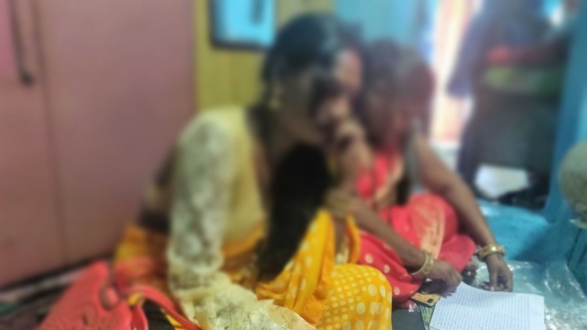 “திருநங்கைகளின் ஆடைகளை களைந்து அவமானப்படுத்திய  காவலர்கள்” : பா.ஜ.க ஆளும் மாநிலத்தில் நடந்த கொடூரம்!