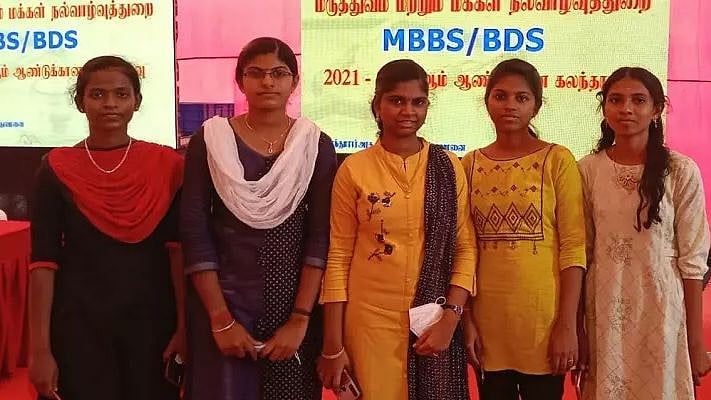 ஒரே பள்ளியில் பயின்ற 6 பேருக்கு எம்.பி.பி.எஸ் சீட்.. நெல்லை அரசு பள்ளி மாணவிகள் அசத்தல் !