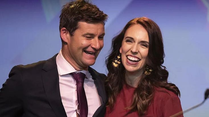 நாட்டு மக்களுக்காகத் தனது திருமணத்தையே நிறுத்திய பிரதமர்.. அசரவைக்கும் Jacinda Ardern: குவியும் பாராட்டு!