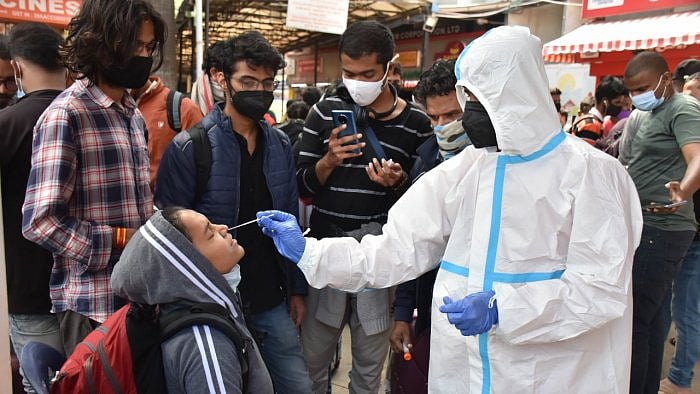 “கர்நாடகாவில் ஒரே நாளில் 1.3 லட்சம் பேருக்கு கொரோனா தொற்று ஏற்படும்” : ஆய்வு முடிவால் கடும் அதிர்ச்சி!