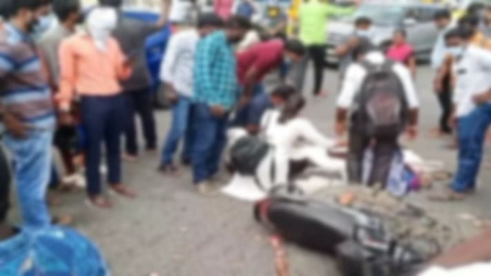 தந்தையின் கண்முன்னே நேர்ந்த சோகம்.. சாலை விபத்தில் 2 சிறுவர்கள் பரிதாப பலி - கதறி அழுத தந்தை!