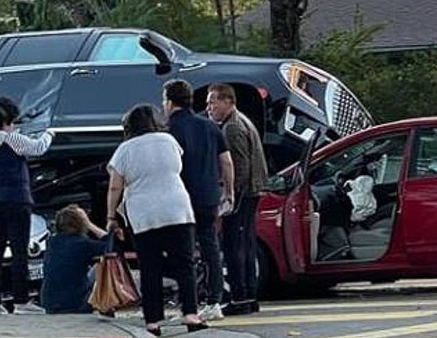 எதிரெதிரே மோதிய கார்கள்.. பெரும் விபத்தில் சிக்கிய அர்னால்டு - 2 பேர் படுகாயம் : நடந்தது என்ன? (Photos)