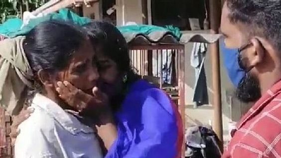 காணாமல் போன மகள்.. 22 ஆண்டுகள் கழித்துச் சந்தித்த தாய் : நெகிழ்ச்சி சம்பவத்தின் பின்னணி என்ன?