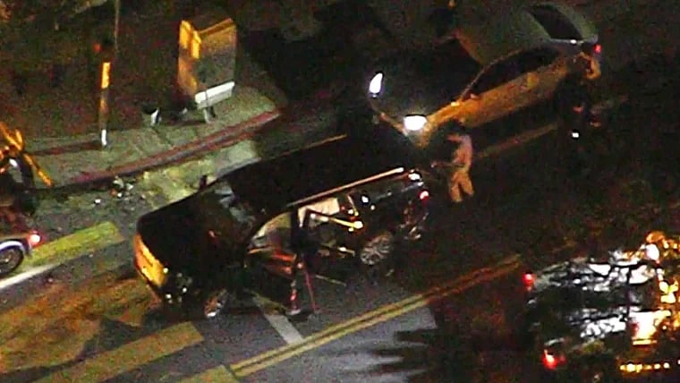 எதிரெதிரே மோதிய கார்கள்.. பெரும் விபத்தில் சிக்கிய அர்னால்டு - 2 பேர் படுகாயம் : நடந்தது என்ன? (Photos)