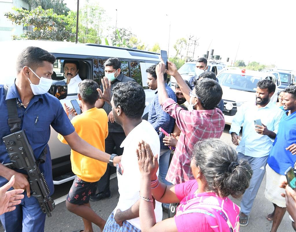 ”அய்யன் திருவள்ளுவர் நாள் இன்று” : சென்னையில் வள்ளுவர் சிலைக்கு முதலமைச்சர் மரியாதை! (புகைப்படங்கள்)