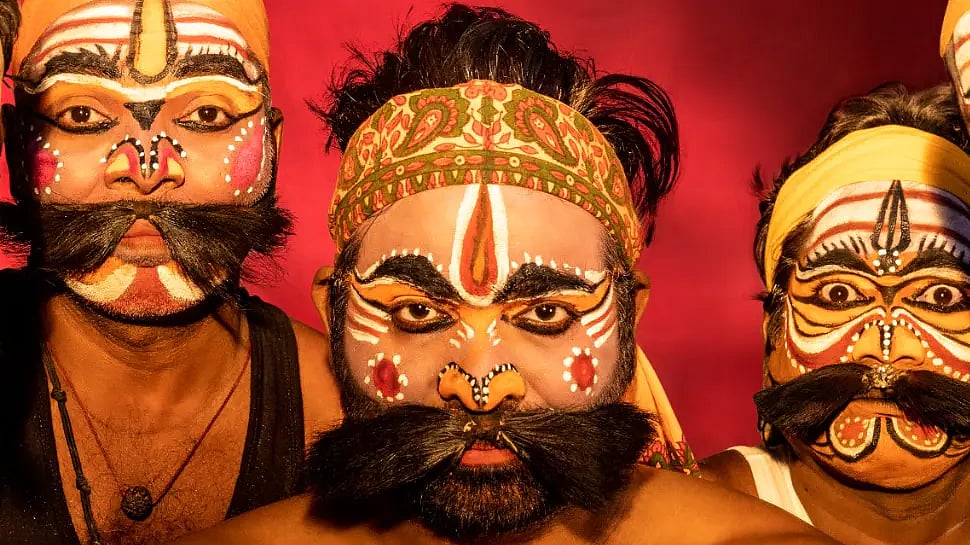 தெருக்கூத்து கலைஞர்களை கௌரவப்படுத்தி விஜய் சேதுபதி காலண்டர் வெளியீடு : பல அவதாரங்களில் அசத்தல்! (Photos)