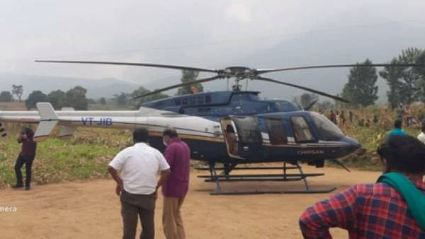 திடீரென விளைநிலத்தில் வந்திறங்கிய ஹெலிகாப்டர்; பரபரப்பான கடம்பூர் - சத்தியமங்கலம் அருகே நடந்தது என்ன?
