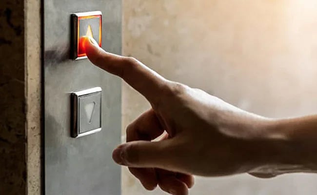 லிஃப்டில் பணிப்பெண்ணிடம் அத்துமீறல்; நிர்வாணமாக நின்ற டெலிவரி பாய்க்கு காப்பு - சென்னையில் பரபரப்பு!