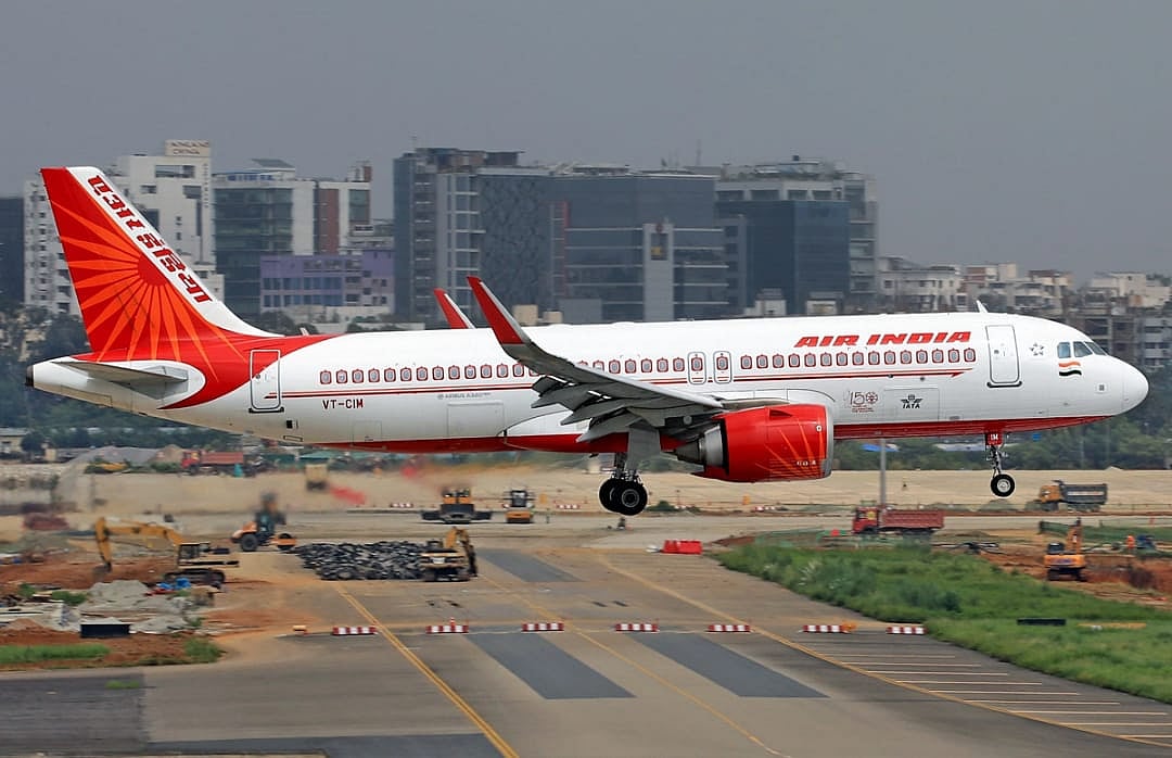 தமிழக அமைச்சர் பயணித்த விமானம் அவசரமாக தரையிறக்கம்... நடுவானில் என்ன நடந்தது?