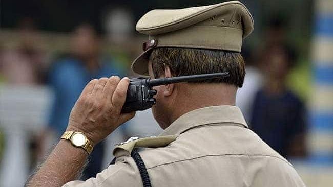 நண்பனை கல்லால் அடித்து கொலை.. வேறு நண்பருக்கு மெசேஜ் அனுப்பிய வாலிபர் : அதிர்ச்சி சம்பவம்!